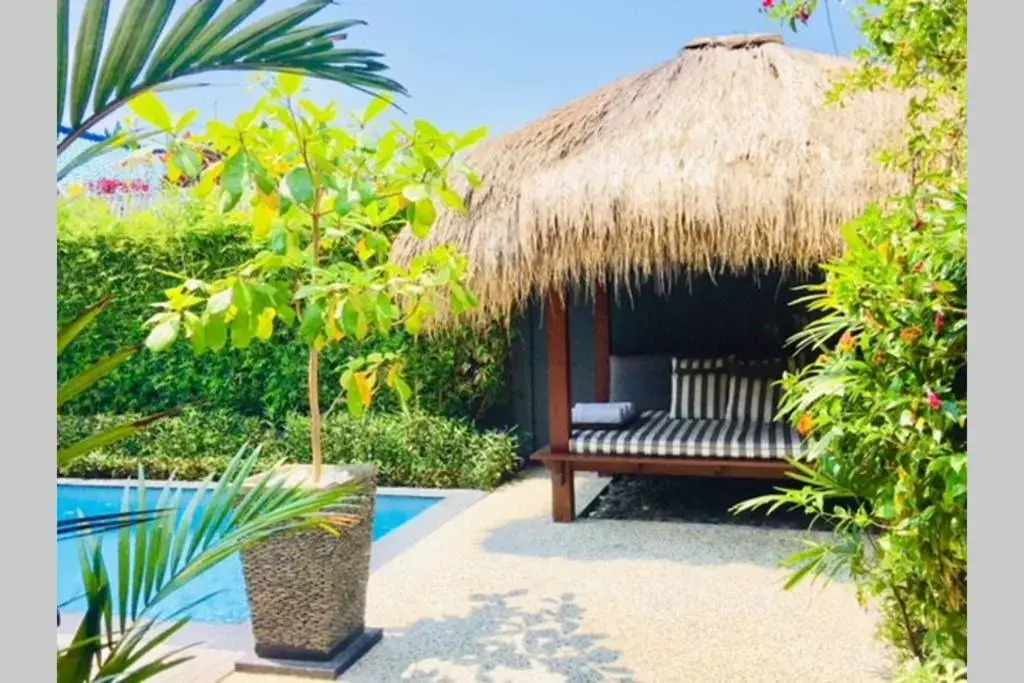 Villa Bloom 4 - 2 King bedrooms and 1 Bunk Room , private pool, sleeps up to 8