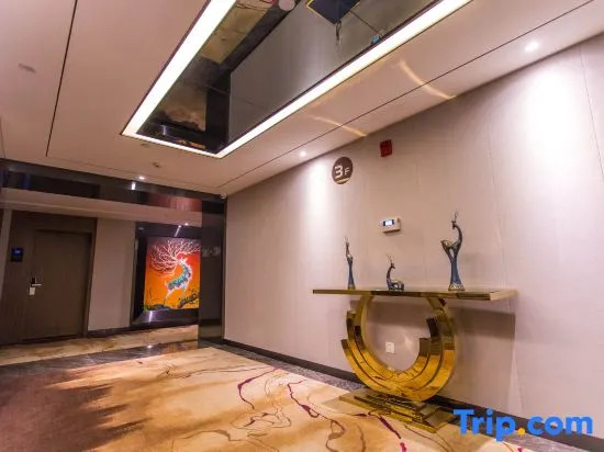 Ree Hotel