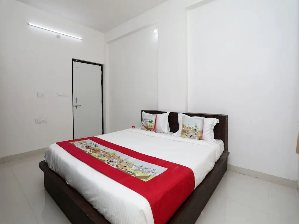 OYO 11078 Home 2BHK Cozy stay near Gulab Bagh
