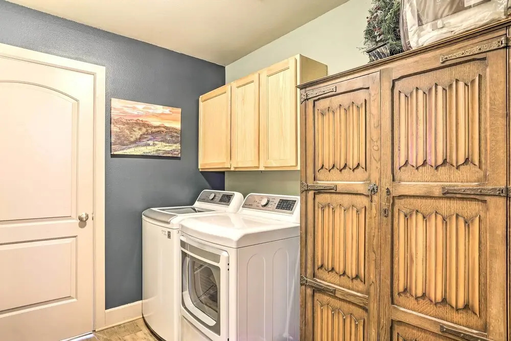 Family-friendly Bend Home w/ Hot Tub & Yard!