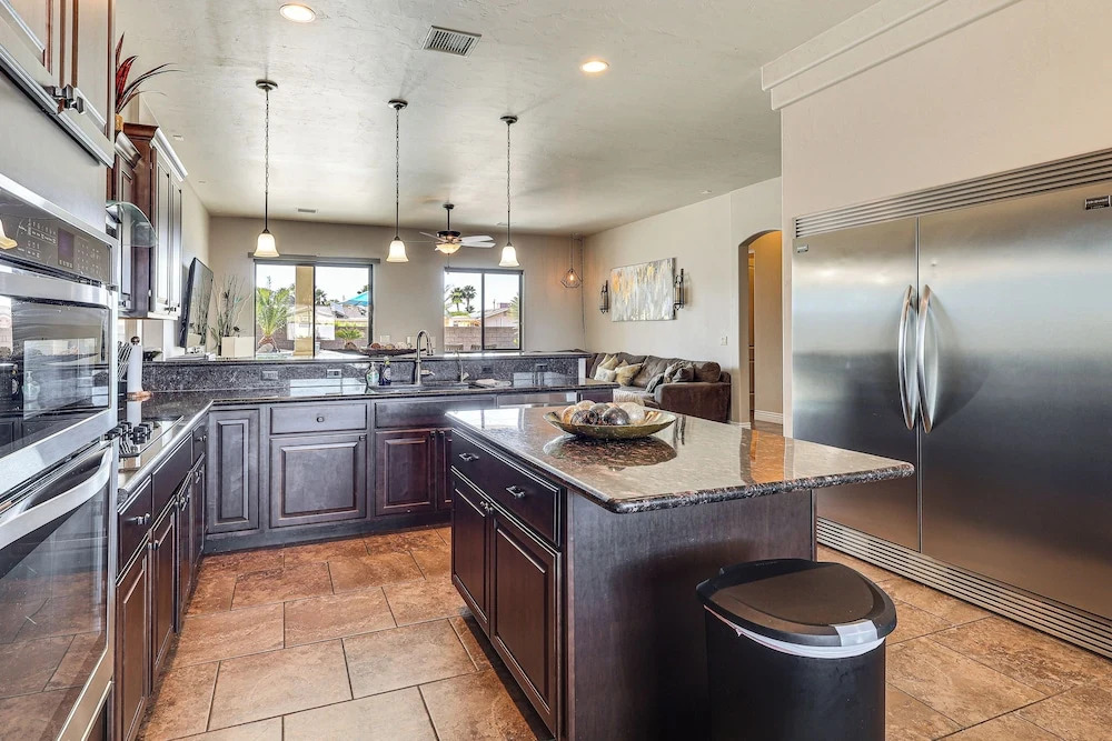 Pool & Hot Tub: Luxe Lake Havasu Home