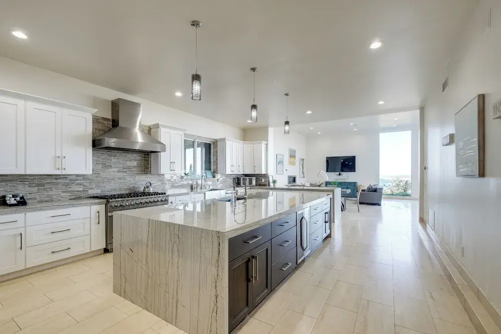 Pool & Coastline Views: Luxe La Jolla Home
