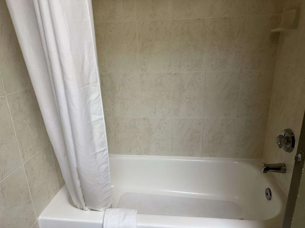 Red Lion Inn & Suites IAH Airport East