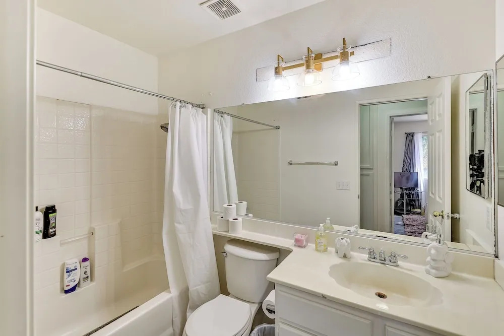 Lake Elsinore Home w/ Pool - 44 Mi to Disneyland!