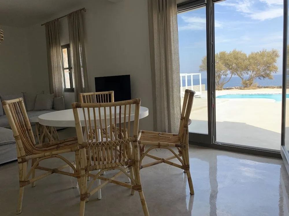 Villa Beltramo Santorini 2 bedroom private pool villa