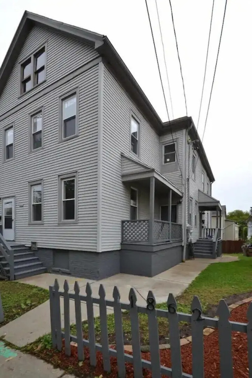 Modern Meets Vintage! Renovated 1 BR in Milwaukee
