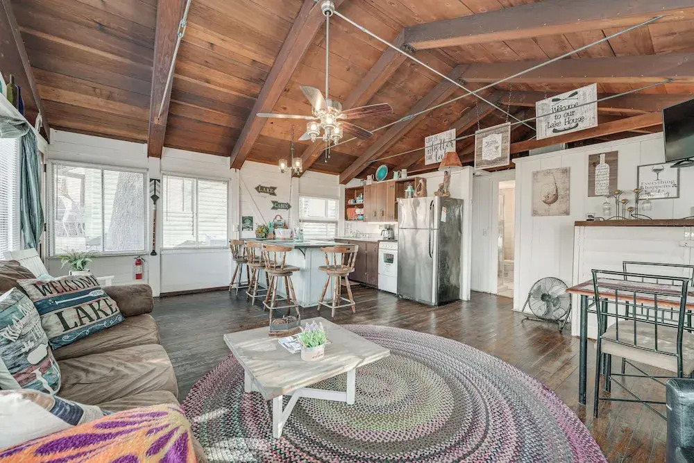 Inviting Cabin ~ 11 Mi to Silverdollar City
