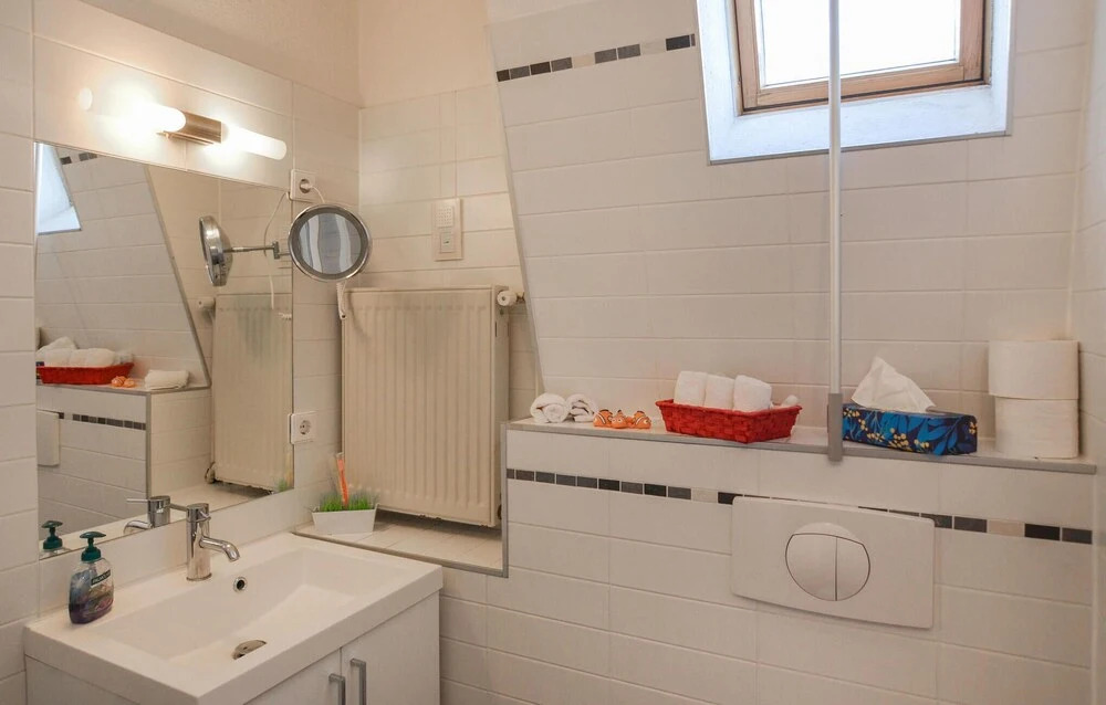 2 Bedroom Lovely Home In Berlin