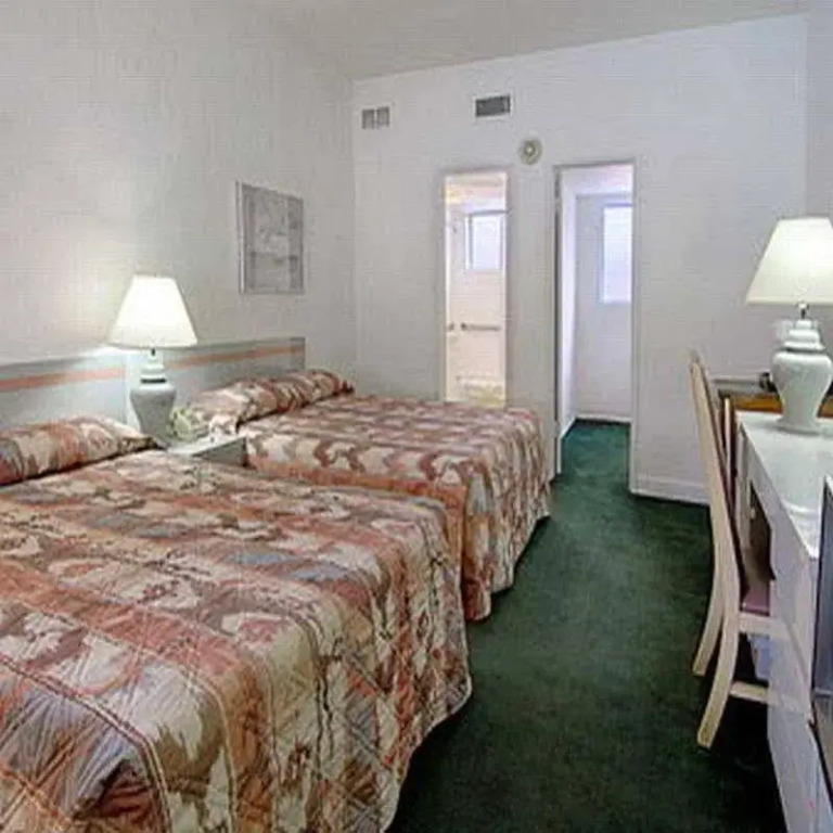 Travelodge Monaco Beach Resort
