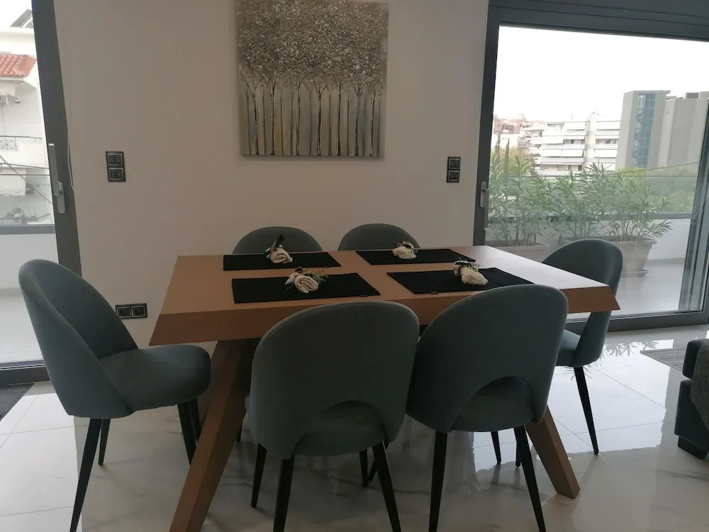 The Lop Athens Holidays Luxury Suites