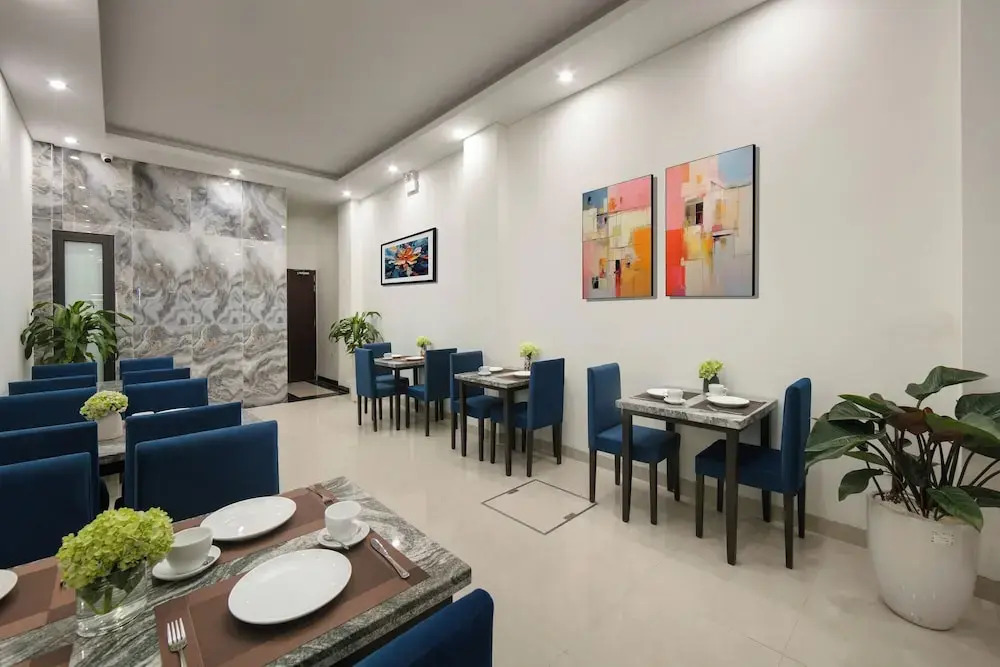 Queen Cafe Hotel