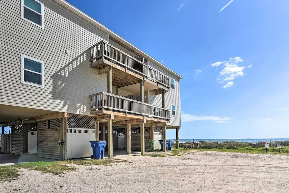 Near Ocean: Surfside Beach Gem w/ Deck & Views!