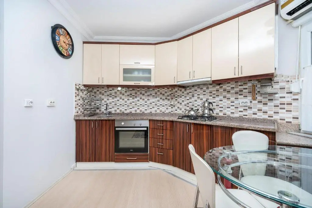 Cozy Flat with Balcony Close to Public Transportation in Konyaalti, Antalya