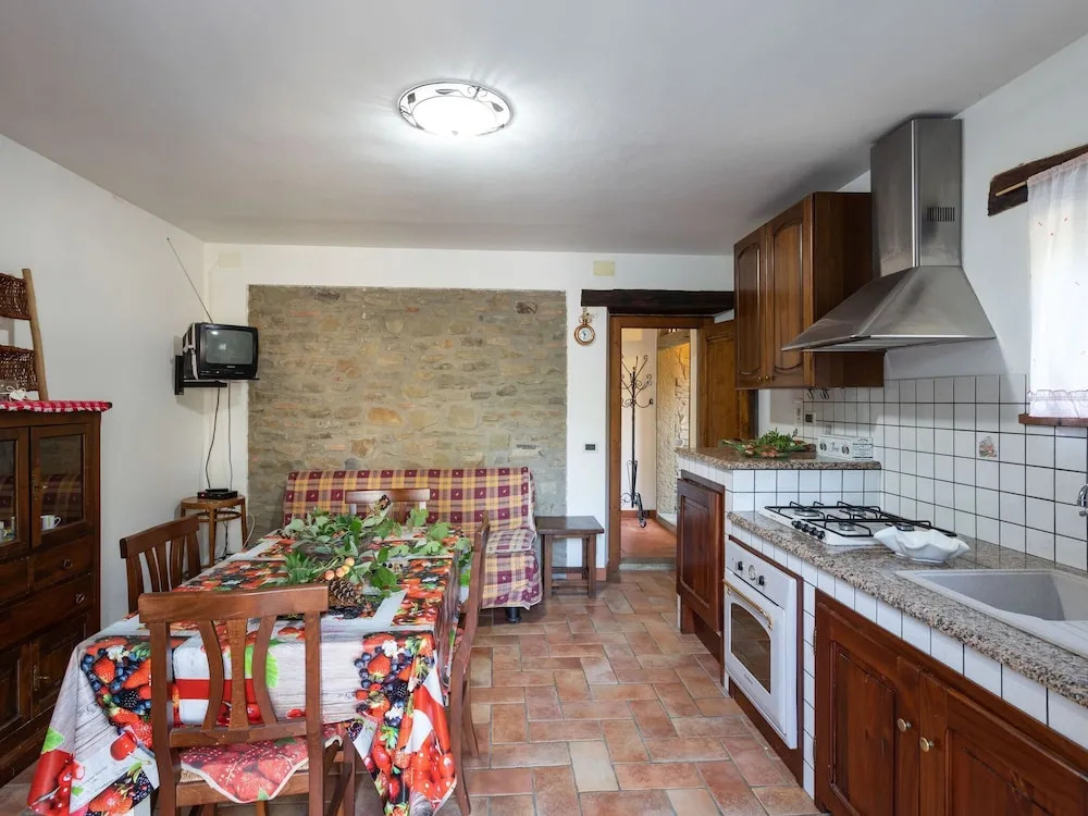 Idyllic Farmhouse With Bbq, Swimming Pool, Terrace, Garden
