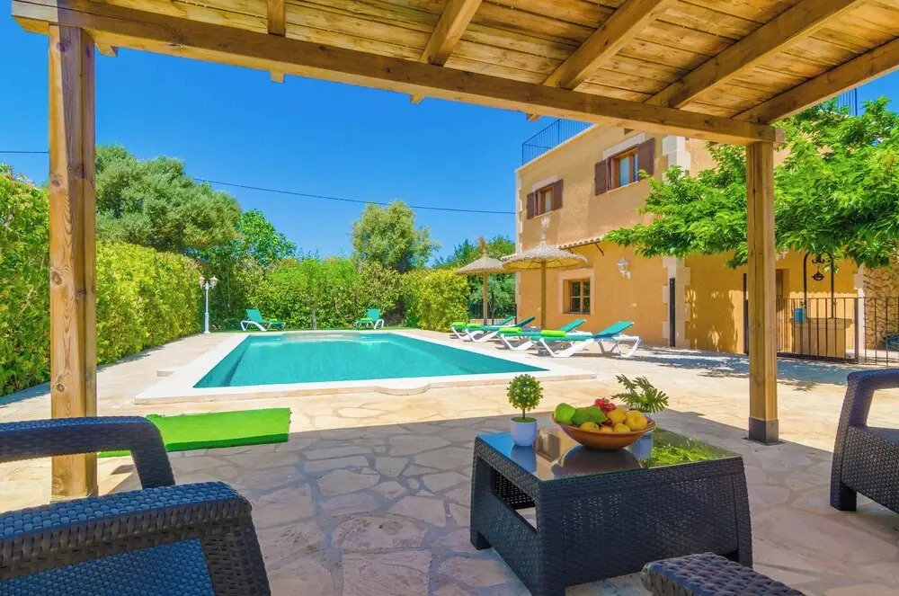 Villa in Manacor With Pool & Tennis Court
