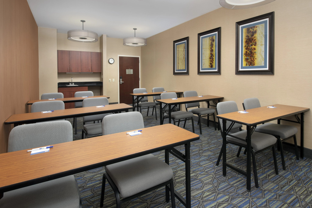 Holiday Inn Express & Suites by IHG Chambersburg by IHG