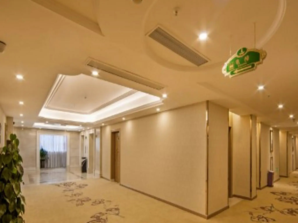 Wuyi Mountain Vienna International Hotel (Sangu Holiday Zone Impression Dahongpao Branch)