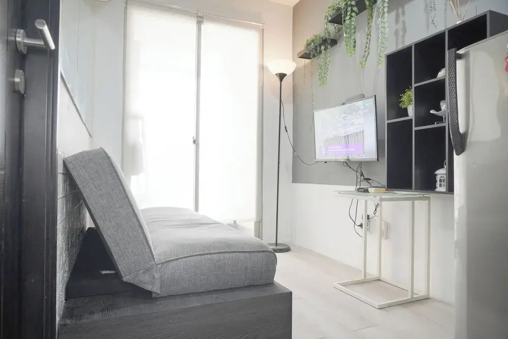 Minimalist And Cozy Living 1Br Belmont Residence Puri Apartment