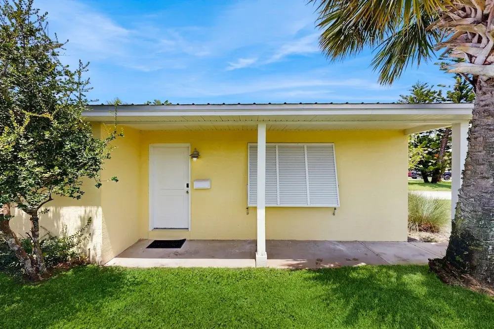 Spacious Beach House With Private Pool, Firepit and Enclosed Yard