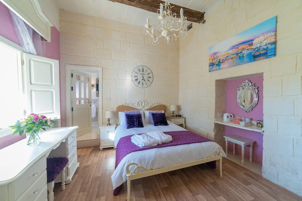Village Knights Accommodation