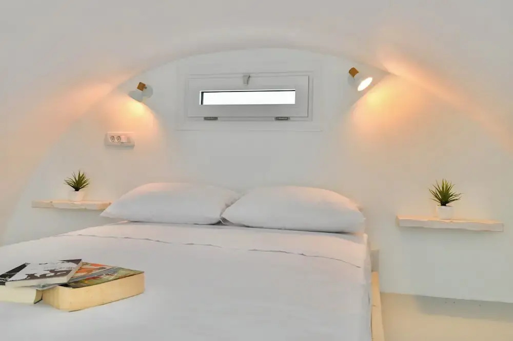 Serenite 2 Bd Santorini Getaway with Sea View