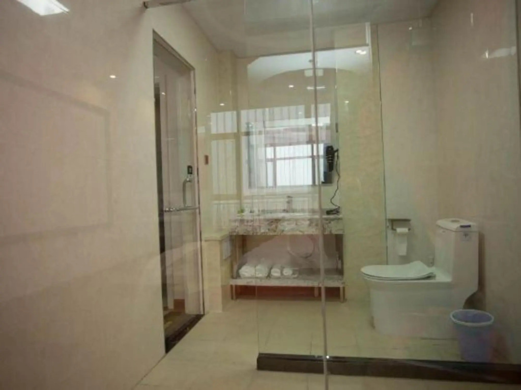 Fenni Music Video Hotel