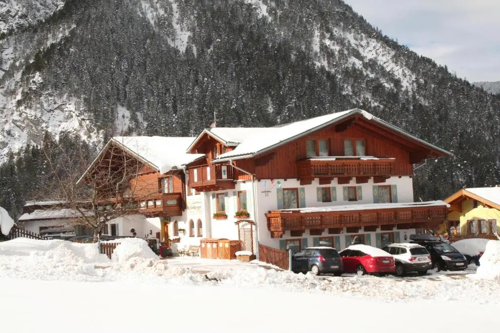 Komfort Appartement Windberger, 5m to ski slope, 200m to cable car, Schladming Dachsteincard inklusive