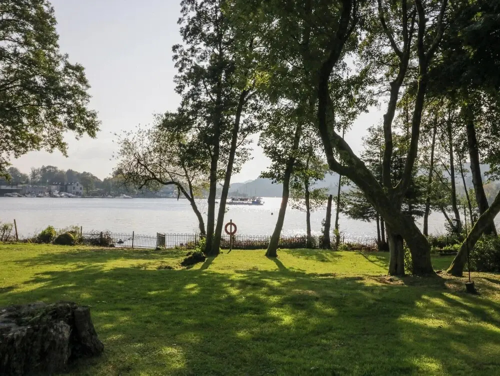 Tree House, Partial Lake Views Pet Friendly