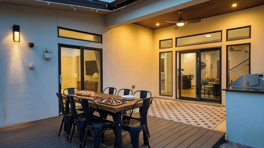 Delores House by Avantstay Movie Theater + Outdoor Kitchen + Modern East Austin Home Near Downtown + Breweries + Live Music