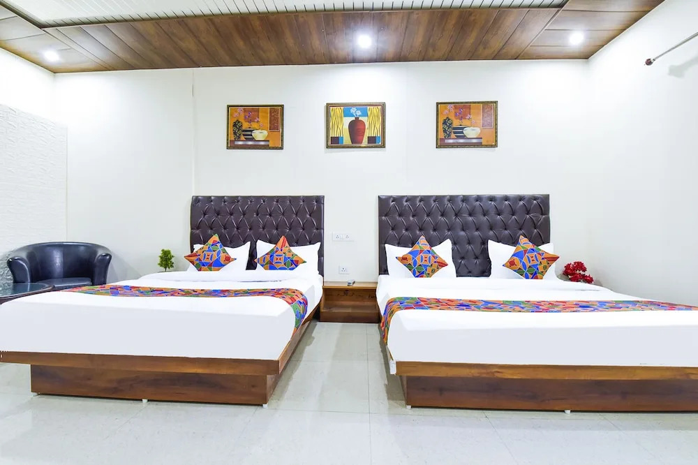 FabHotel Golden Oak Villa