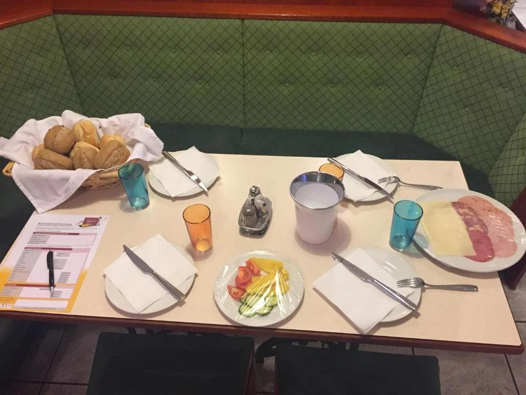 Jasmin Pension Central Location Shared Kitchen Pet Friendly