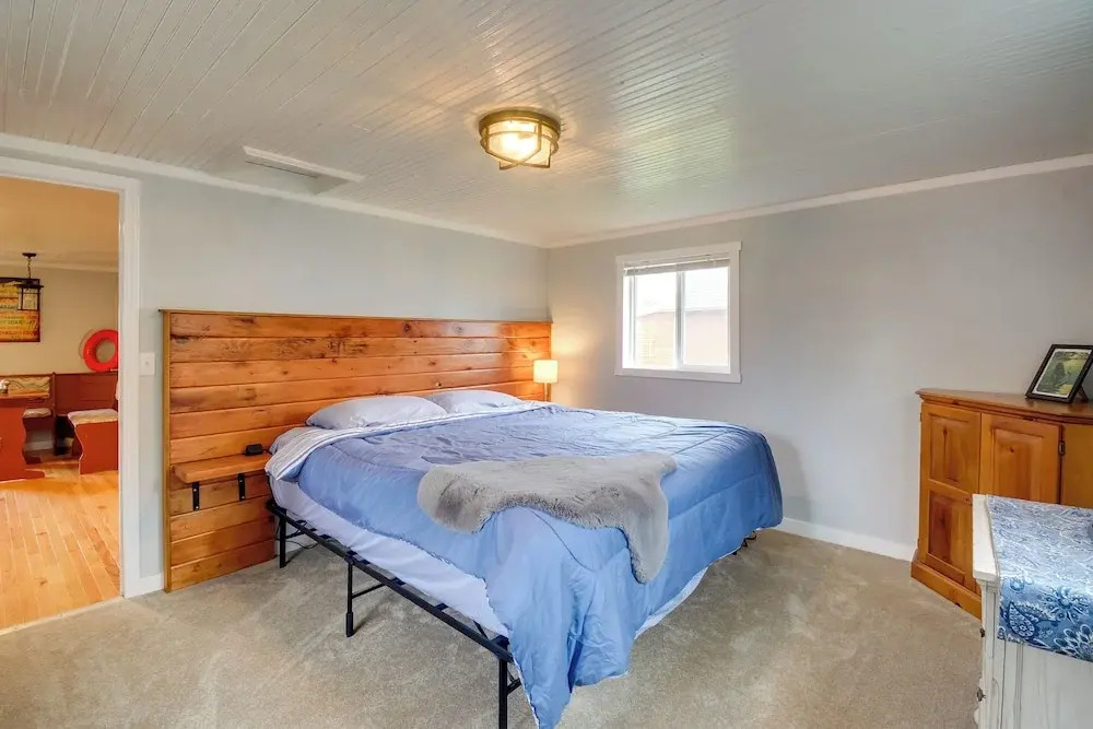 Ocean-themed Westport Home: Bike to Ocean!
