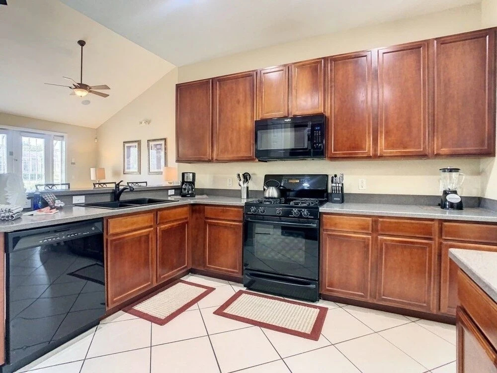 Fantastic 7 Bed 6 Bath In Prestigious Gated Comm. 7 Bedroom Villa by Redawning