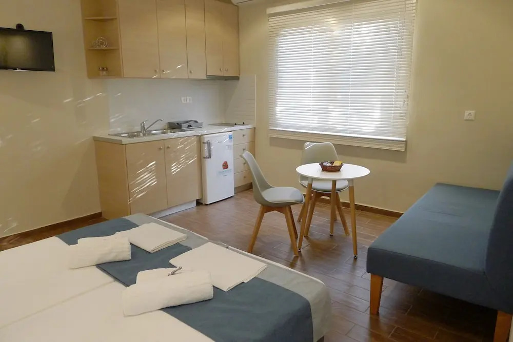 Ampoulos Rooms & Apartments