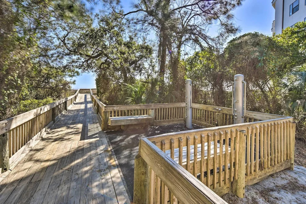 Half-mi to Beach: Hilton Head Condo w/ Lagoon View