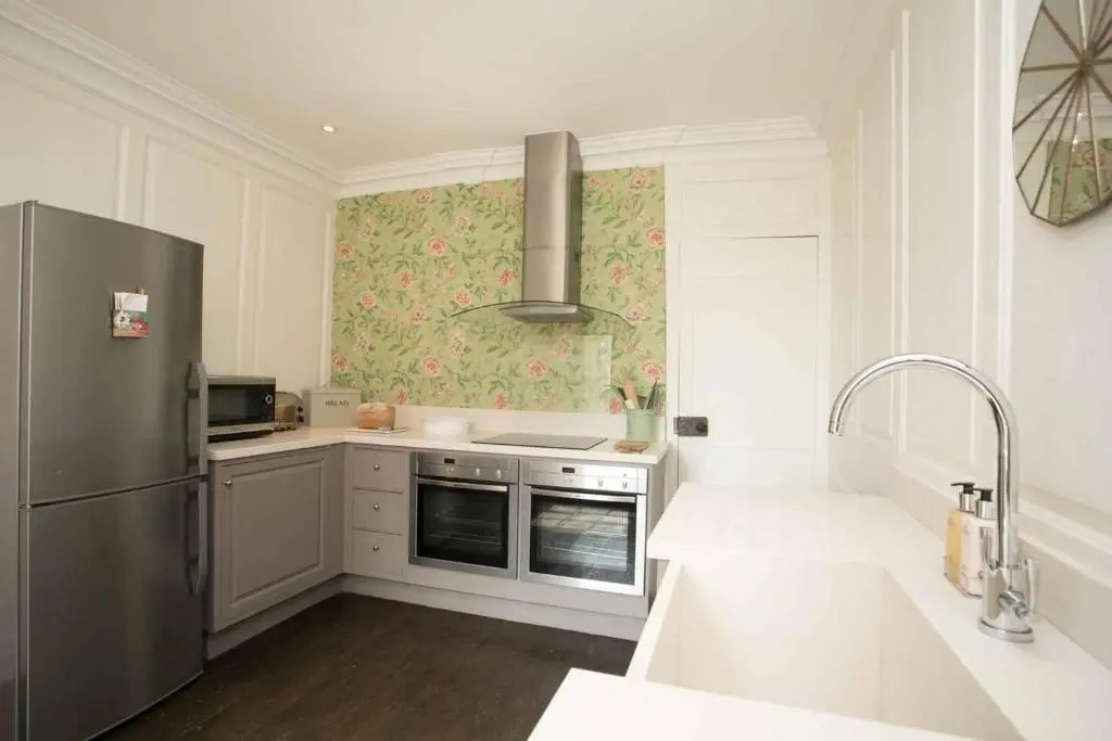 Medieval Town House - Walled Garden Sleeps 8