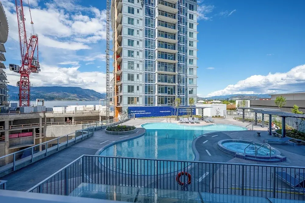 AQUA Corner Unit w Amazing View 614
