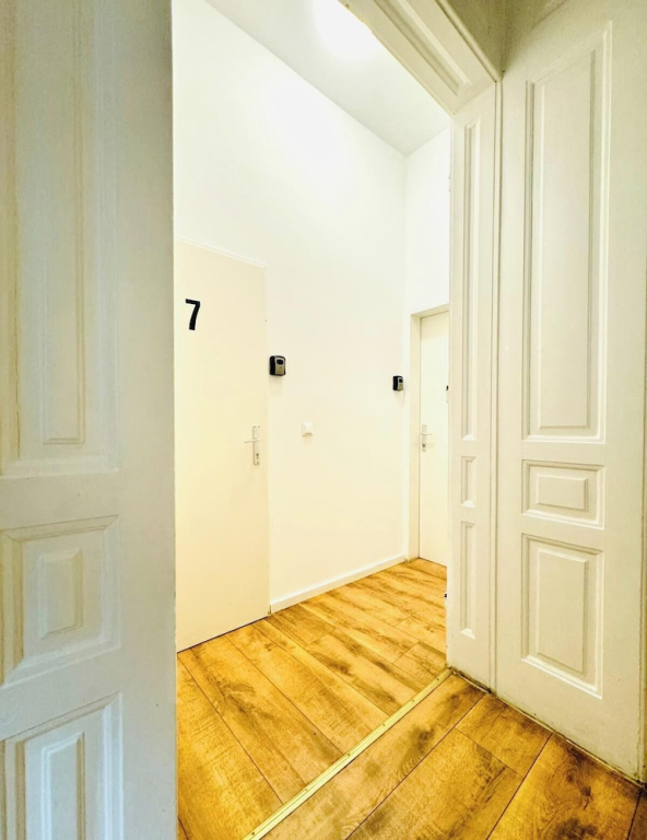 Simple Private Room Steps from Augarten