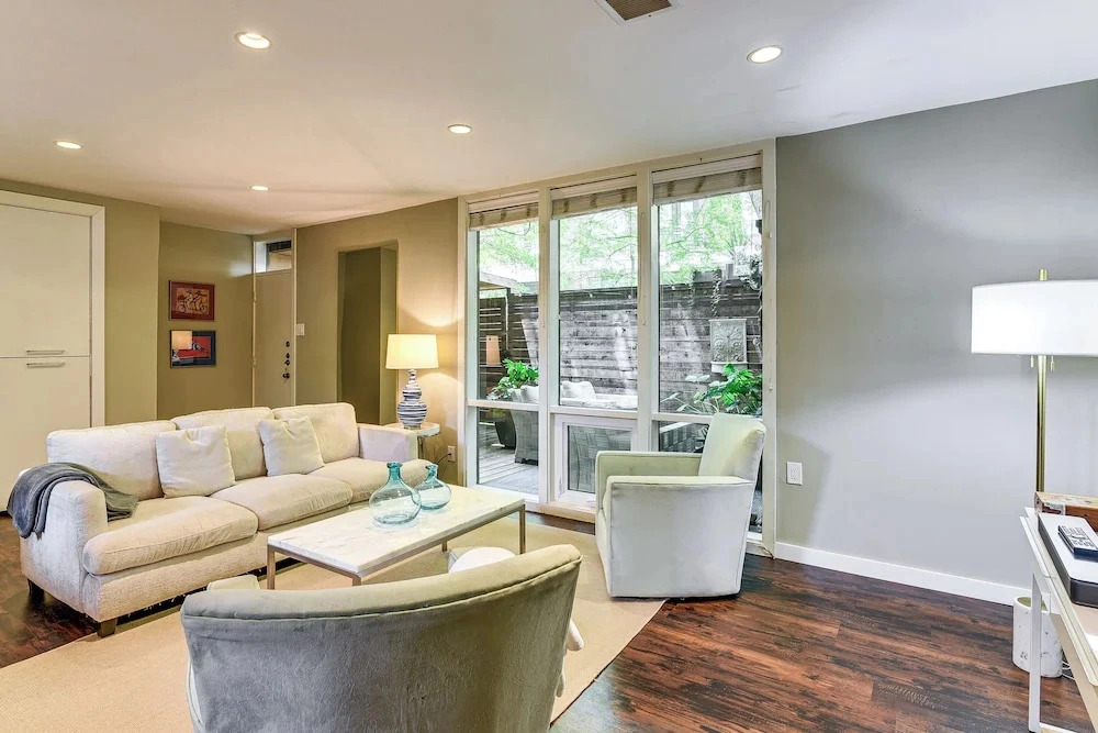 Pool Access! Sleek Condo, 2 Mi to Memorial Park