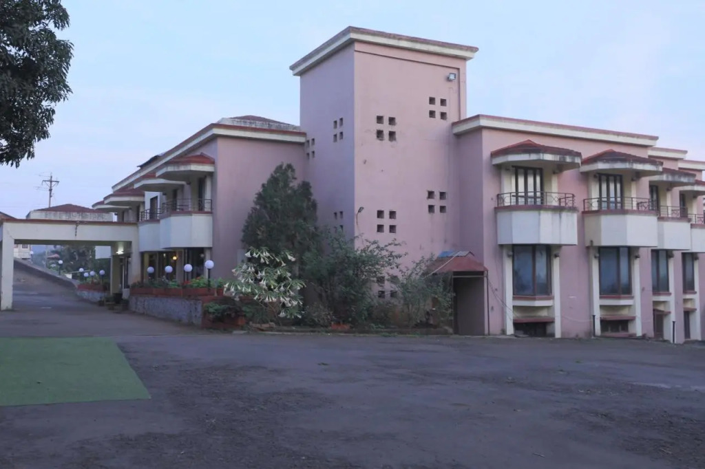 The Dhanhills - A Valley View Hotel In Panchgani