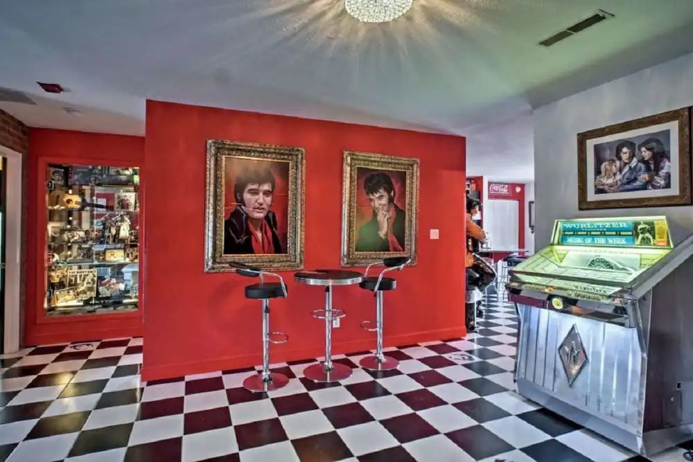 Presley's Penthouse 2BR Branson Resort Condo