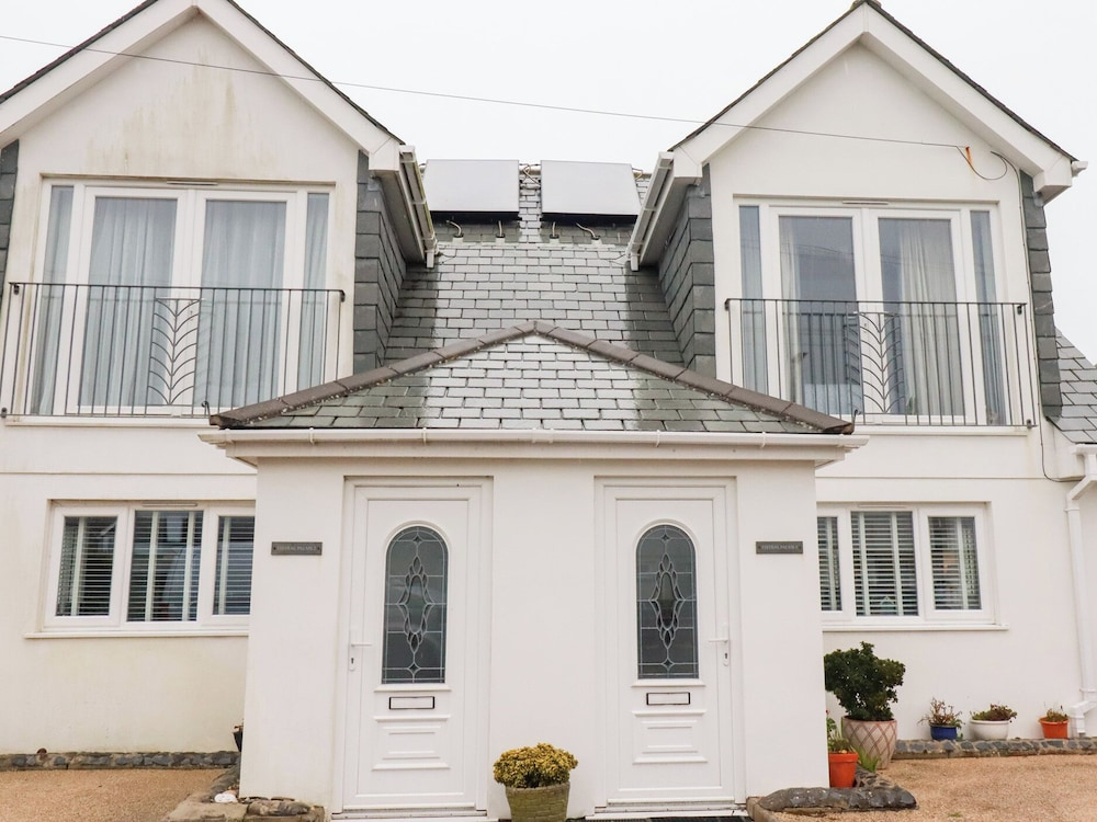 Fistral Palms 2