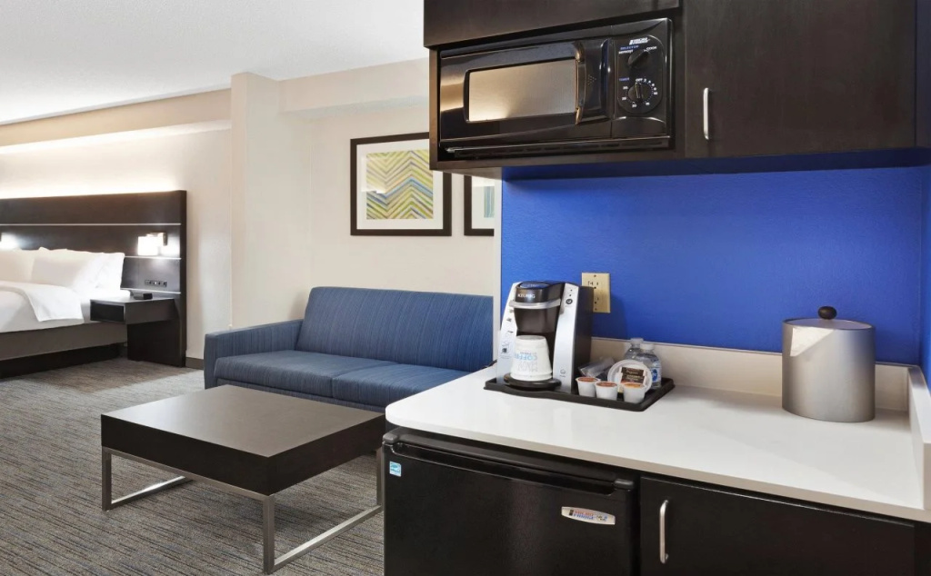 Holiday Inn Express & Suites Culpeper by IHG
