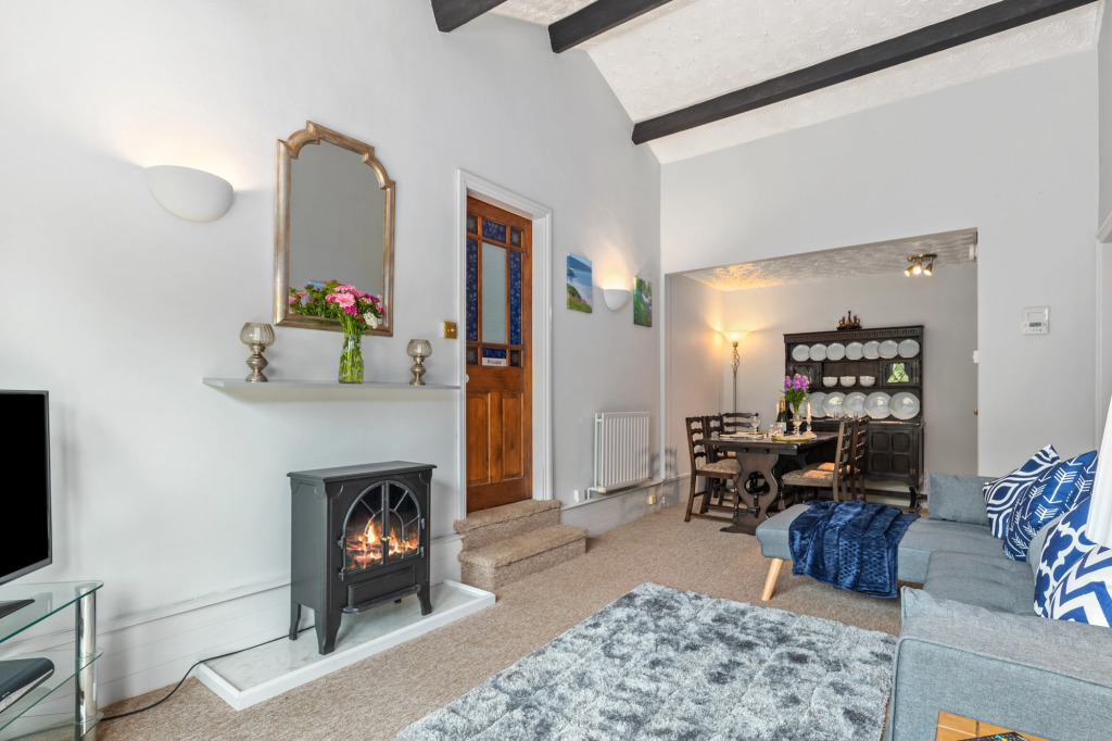 The Hollies - Short Walk to Beach, Peaceful Location, Parking