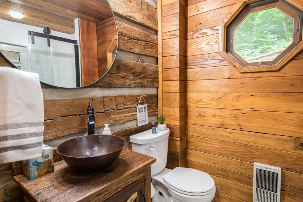 Epic 1BR Cabin w Outdoor Fireplace 5 Min to Town