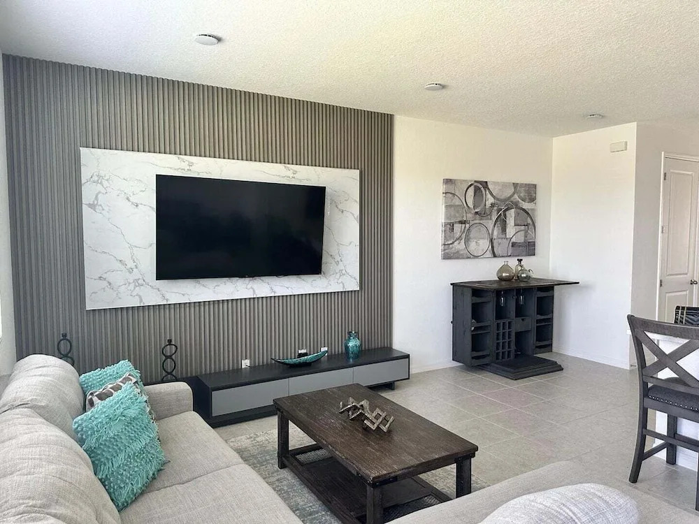 Villa 3 BR, 2.5 BA Sleeps 8