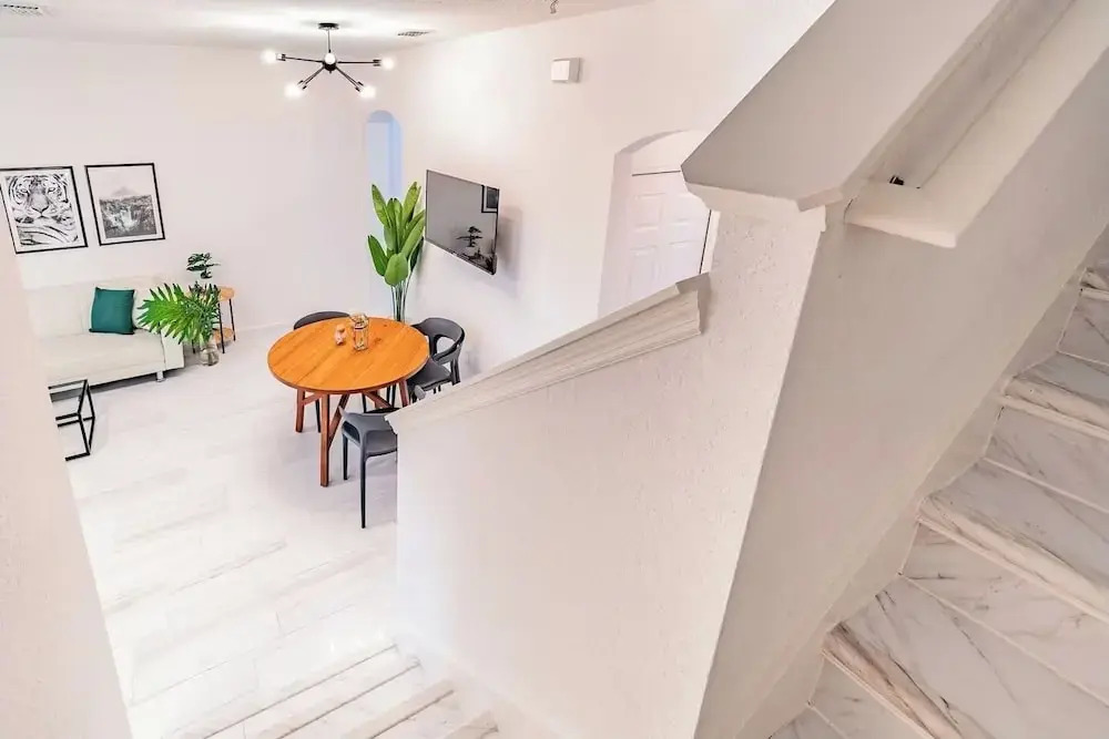 3BR Townhouse at Regal Palms: Pool & Disney Fun