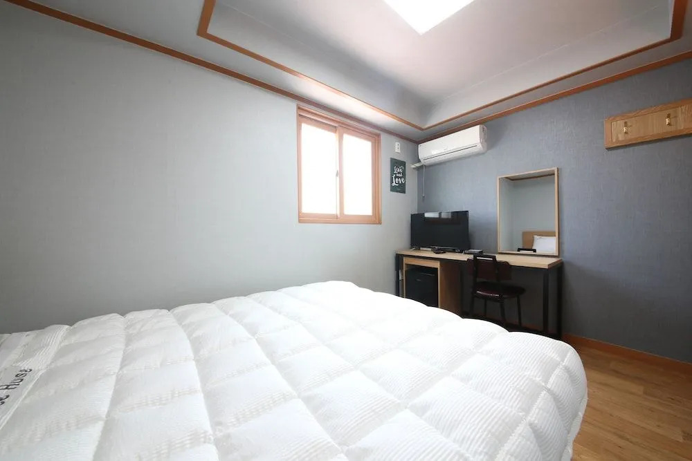 Gyeongju Bee House