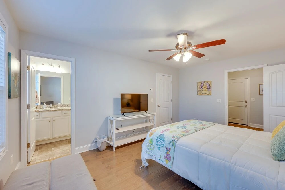 Townhome w/ 2 Decks: Walk to Ocean!