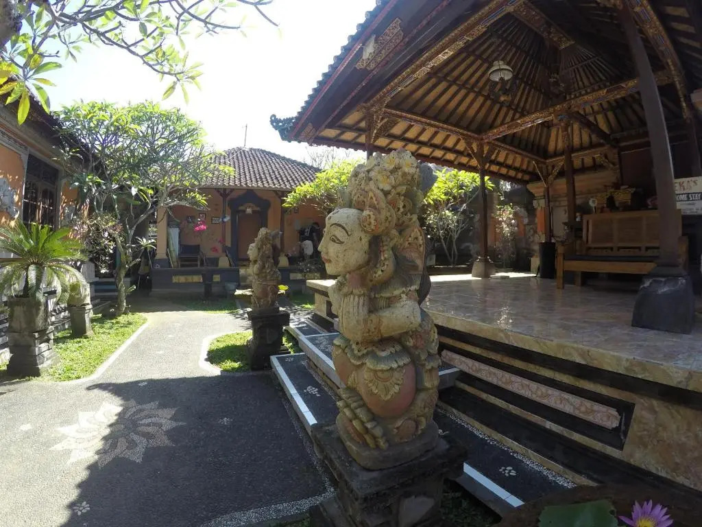 Ekas Homestay
